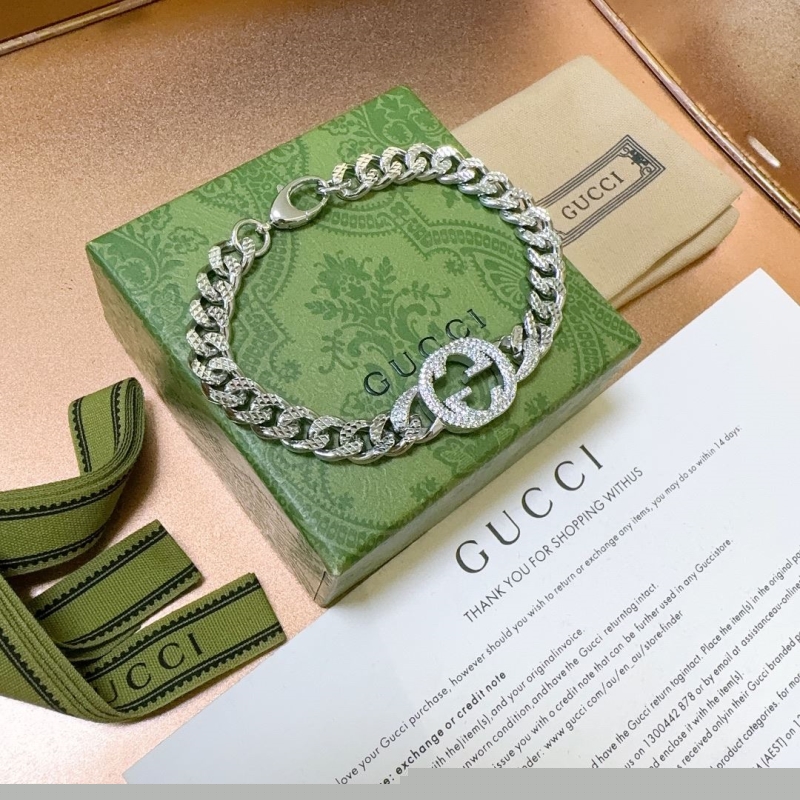 G*u*i bracelets
